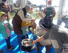 堀田米で餅つき体験
