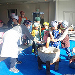 堀田米で餅つき体験