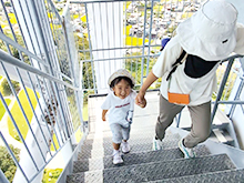 地上100メートルの階段のぼりに挑戦!